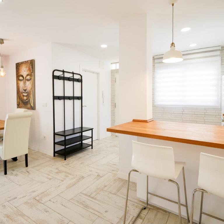 Apartamento Loft con terreno privado y parking compartido - a 800m de Playa Poniente - Casa con 1 dormitorio - 8