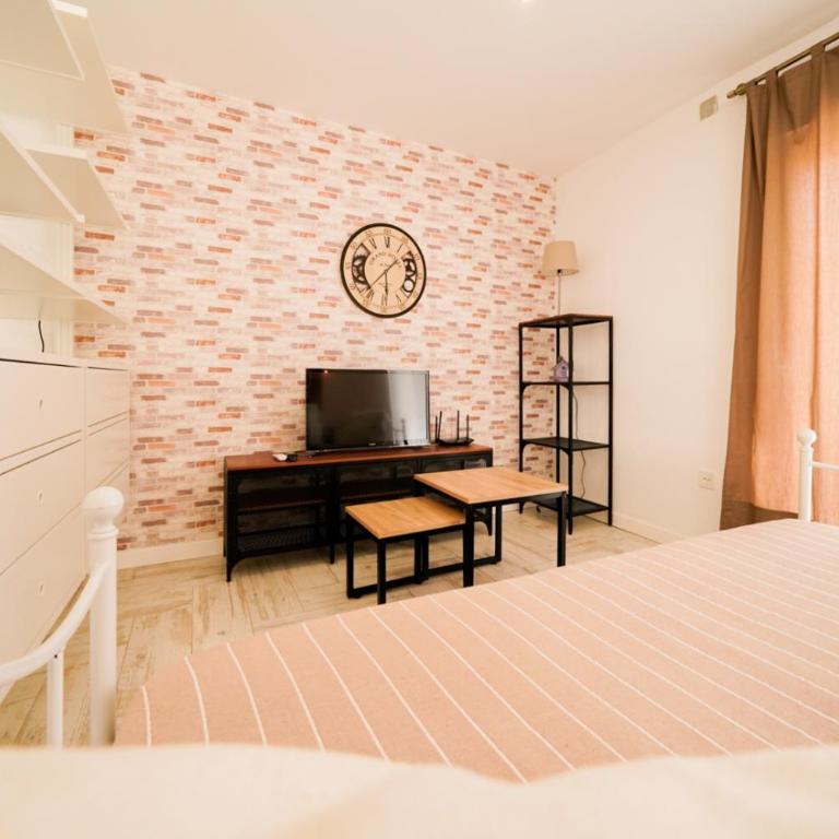 Apartamento Loft con terreno privado y parking compartido - a 800m de Playa Poniente - Casa con 1 dormitorio - 10
