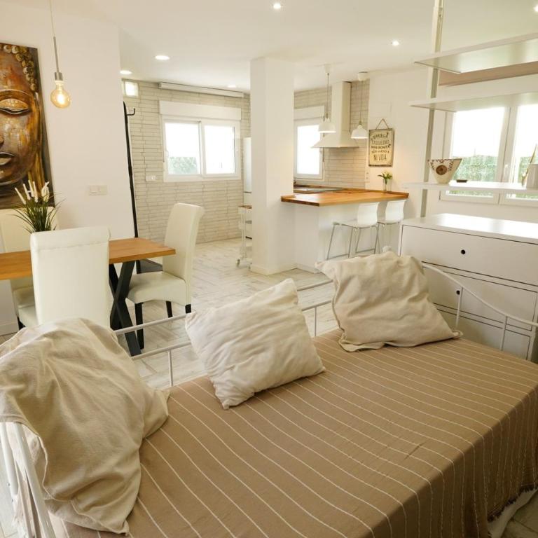 Apartamento Loft con terreno privado y parking compartido - a 800m de Playa Poniente - Casa con 1 dormitorio - 11
