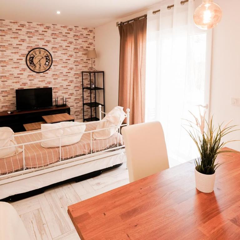 Apartamento Loft con terreno privado y parking compartido - a 800m de Playa Poniente - Casa con 1 dormitorio - 12