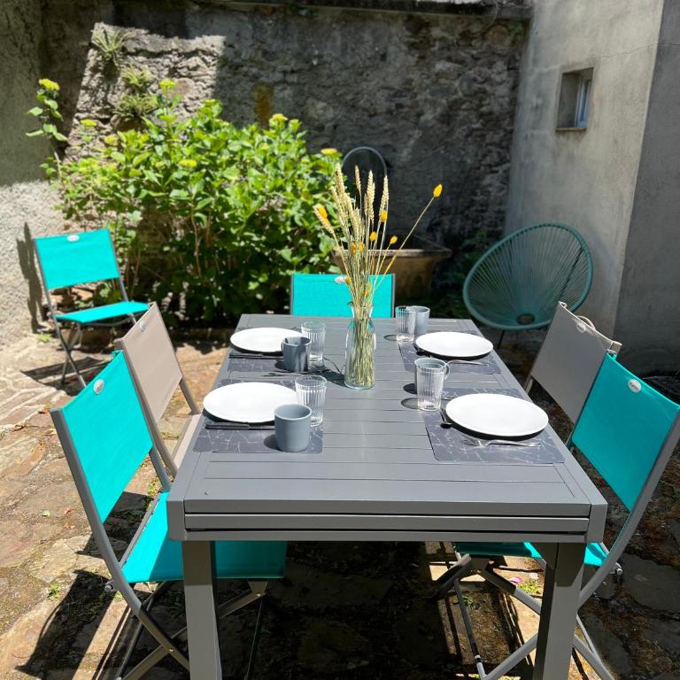 Bel appartement T3 au 1er étage avec cour intérieure au RDC - Villa Marie - Appartement 2 Chambres - 25