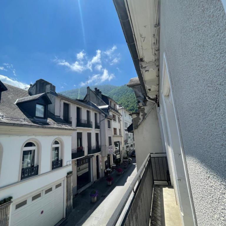 Bel appartement T3 au 1er étage avec cour intérieure au RDC - Villa Marie - Appartement 2 Chambres - 26