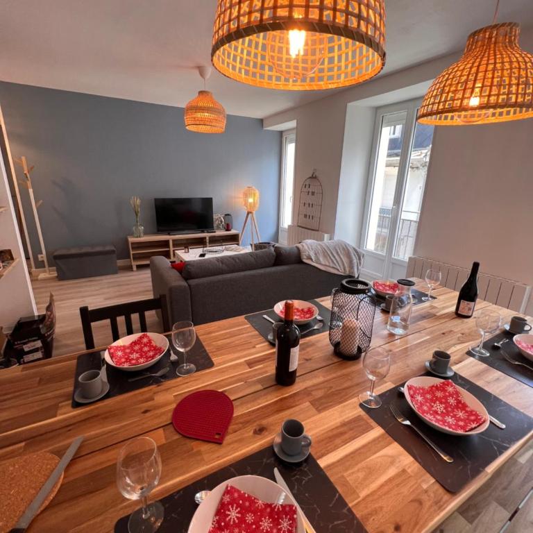 Bel appartement T3 au 1er étage avec cour intérieure au RDC - Villa Marie - Appartement 2 Chambres - 5