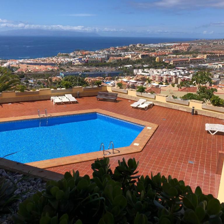 Apartamento con impresionantes vistas y piscina - Apartamento con terraza - 72