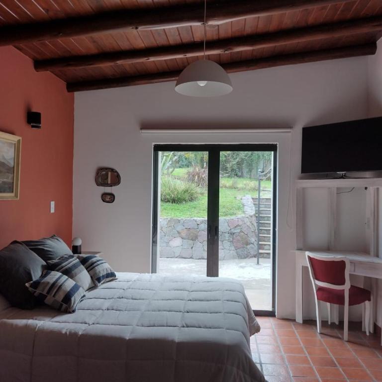 CampoMora- 5 min del Centro - CONFORT - Parrilla & Pileta - Casa de 3 dormitorios - 12