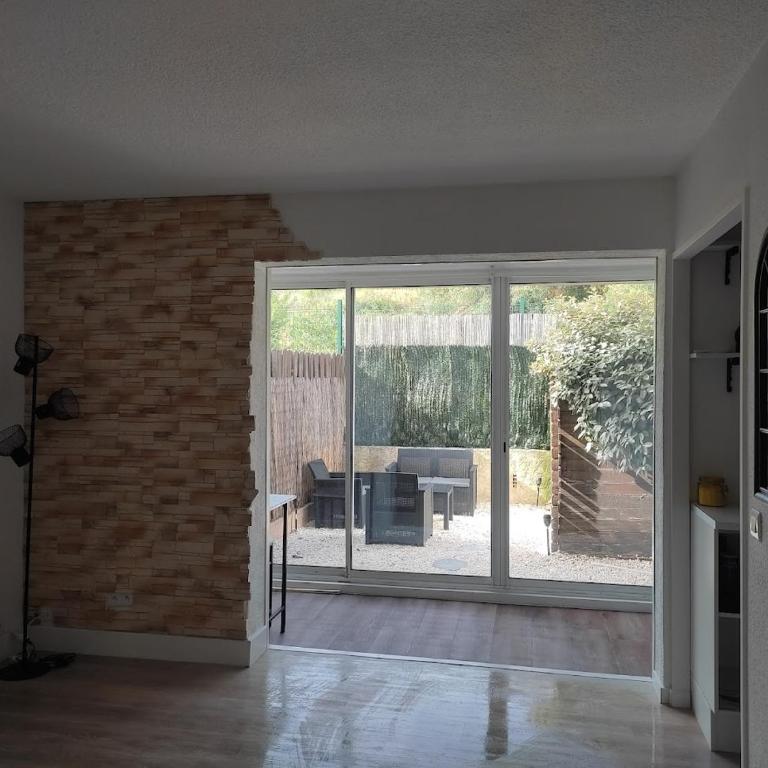 Charmant studio lumineux avec piscine CLIMATISATION - One-Bedroom Apartment - 4
