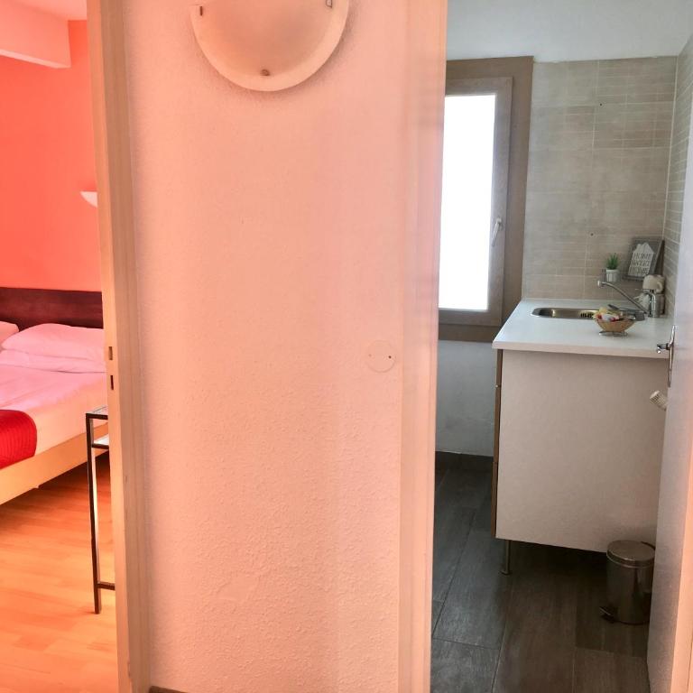 Hotel Roc de St Miquel & Apartment - Habitación Triple Confort con ducha - 4