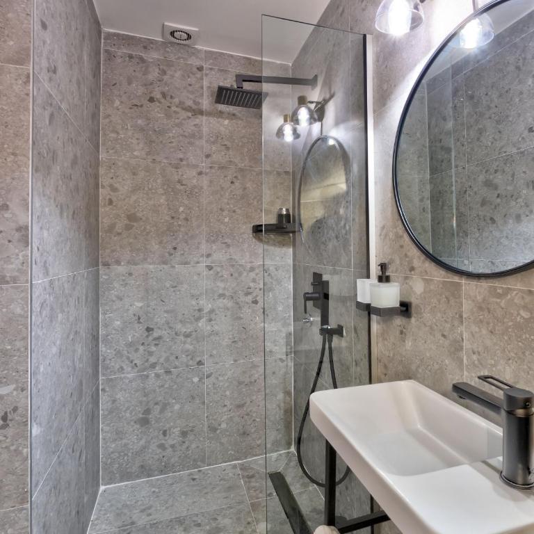 Villa Amaleo - Deluxe Double Room with Balcony and Sea View - 2