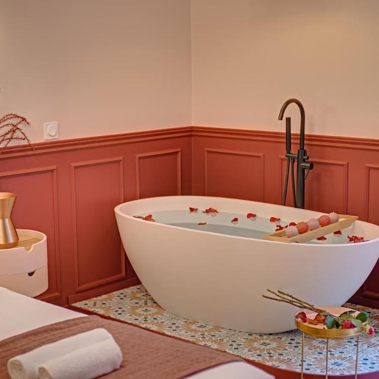 Miss Marguerite Suite - One-Bedroom Apartment - 10