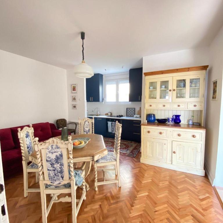 Lovely and peaceful vintage apartment near beach - Apartman sa 2 Spavaće Sobe - 4