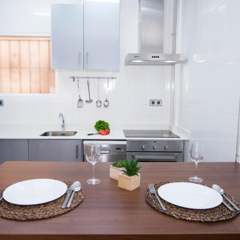 Cosy Apartment Close to Sea, WiFi, Air Cond - Apartamento con balcón - 12