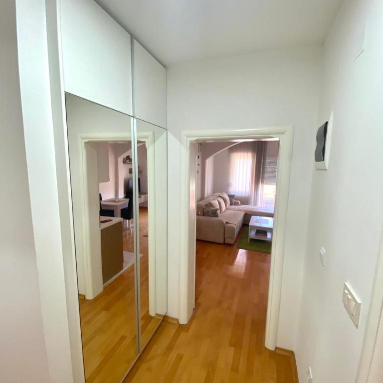 Jovana -- porodicni apartmani Igalo - One-Bedroom Apartment - 19
