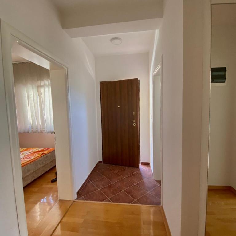 Jovana -- porodicni apartmani Igalo - One-Bedroom Apartment - 13