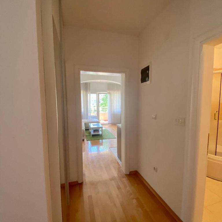 Jovana -- porodicni apartmani Igalo - One-Bedroom Apartment - 11