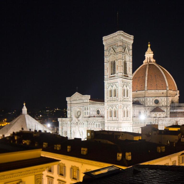 Repubblica Firenze Luxury Apartments | UNA Esperienze - Camera Open Space con Terrazza Panoramica e Vista Duomo - 11