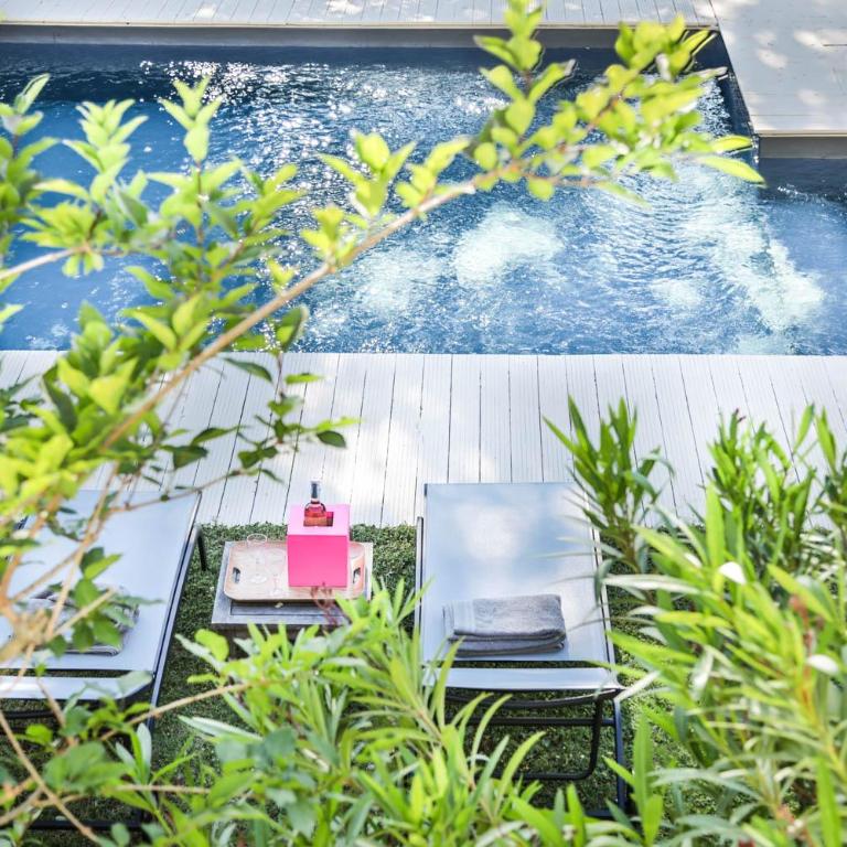 Le Prieuré La Madelène - Chambre Double - Vue sur Piscine - 1
