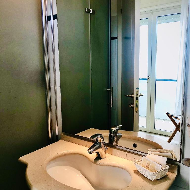 Hotel Majorca sul Mare in centro a Riccione con Area Fitness - Superior Double or Twin Room with Sea View - 4