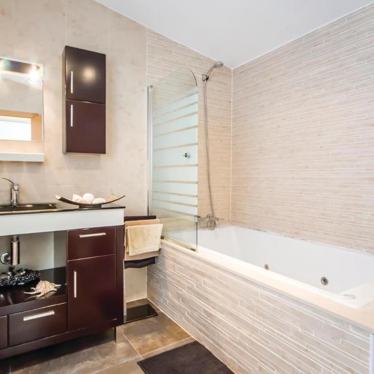 Beach Front Home In Peñiscola With Swimming Pool - Casa Vacacional de 3 dormitorios - 28