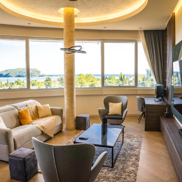 Luxury Apartment Budva - Apartman sa 2 Spavaće Sobe, Balkonom i Pogledom na More - 1