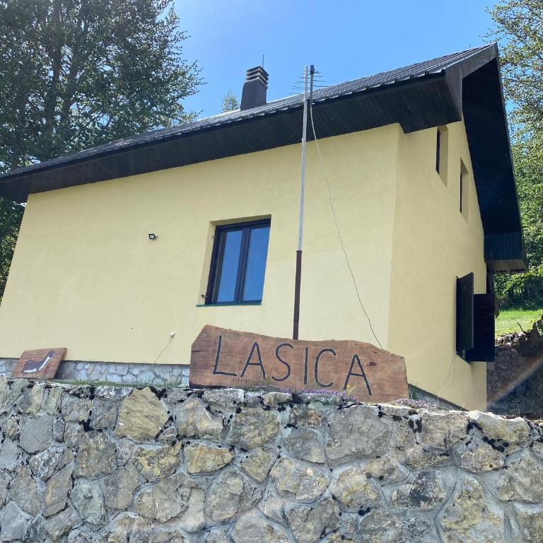Lasica - Three-Bedroom House - 3