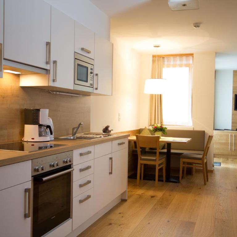 Berglife Appartements - Apartment mit 1 Schlafzimmer und Balkon mit eingeschränkter Aussicht - 1
