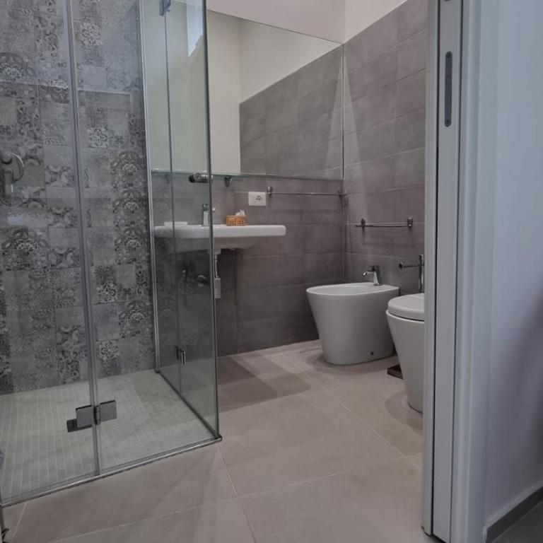 Home Catania Dante Accommodations - Camera Matrimoniale con Bagno Privato - 5