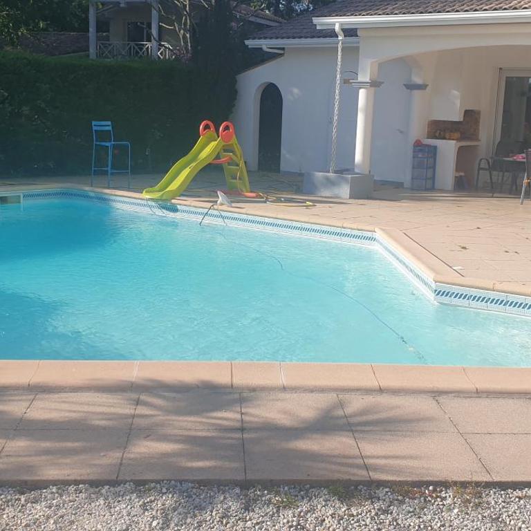 Maison charmante - Four-Bedroom House - 6