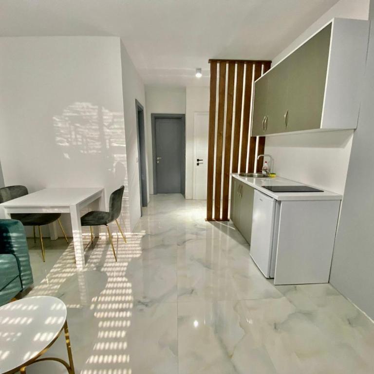 Etna Apartments - Deluxe Apartment - 19