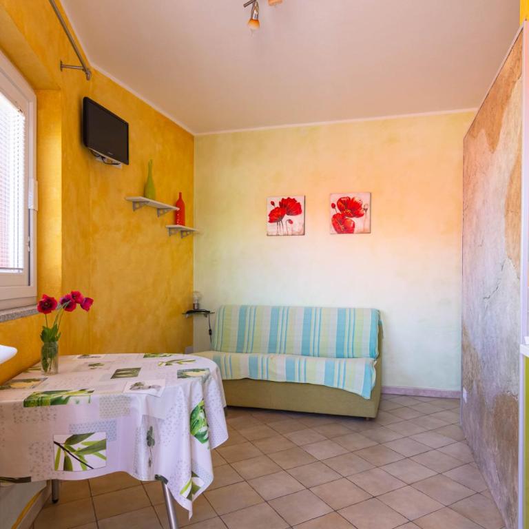 Roccabianca Rooms & Studios - Monolocale con Giardino e Vista Mare - 7