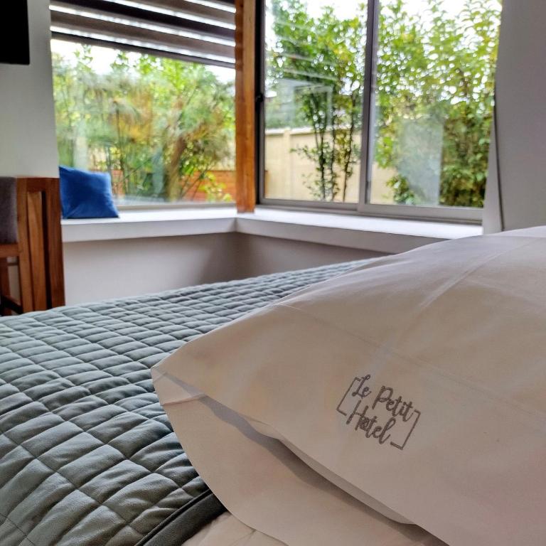 Hotel Le Petit - Double Room with Private Bathroom - 3