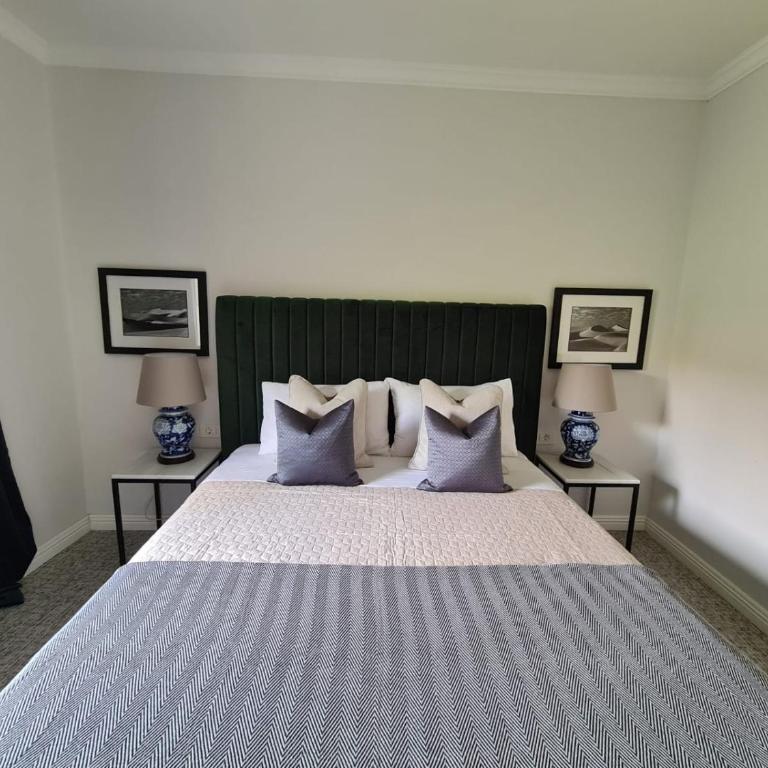 Apartments GB - Two-Bedroom Apartment - 15