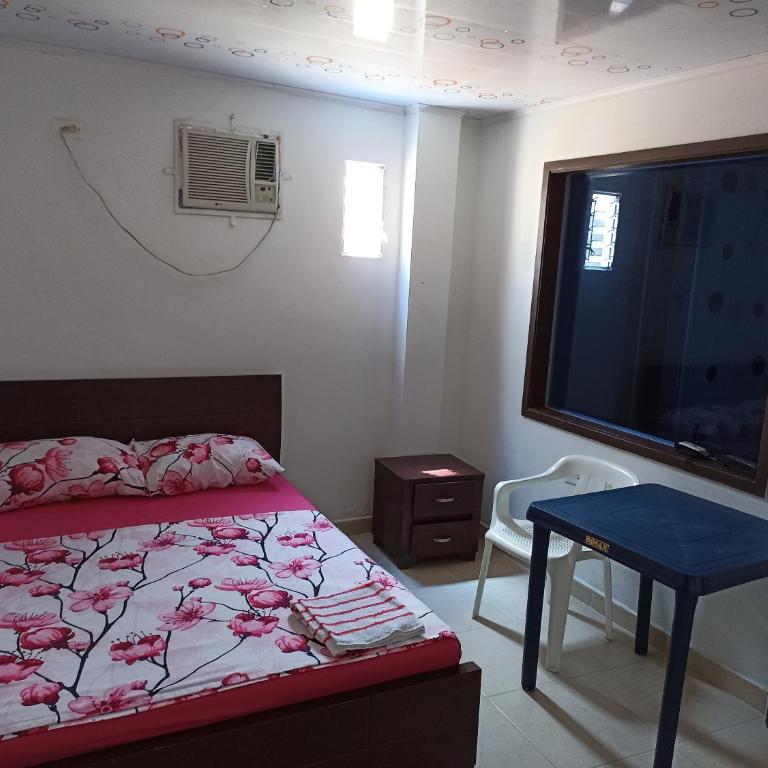 Hostal Apartamentos Delgado - Habitación Doble con baño privado - 9