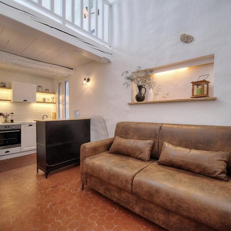 Upstays Renovated 31m Duplex Suquet - Apartment - 8