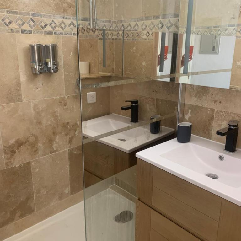 Vittoria Immobilier 4-REGLEMENT SUR PLACE -chèques vacances acceptés - Studio - Disability Access - 2