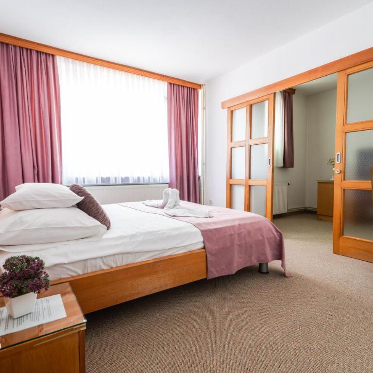 Park Hotel - Family Room (2 Adults + 2 Children) - 4