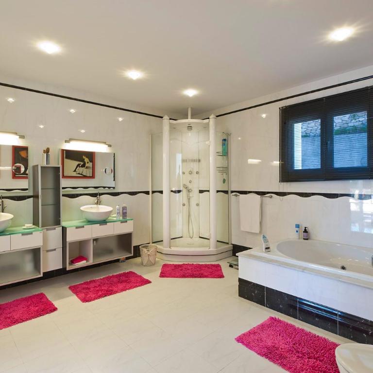 Villa Miraflores Sol by Villa Plus - Villa - 10