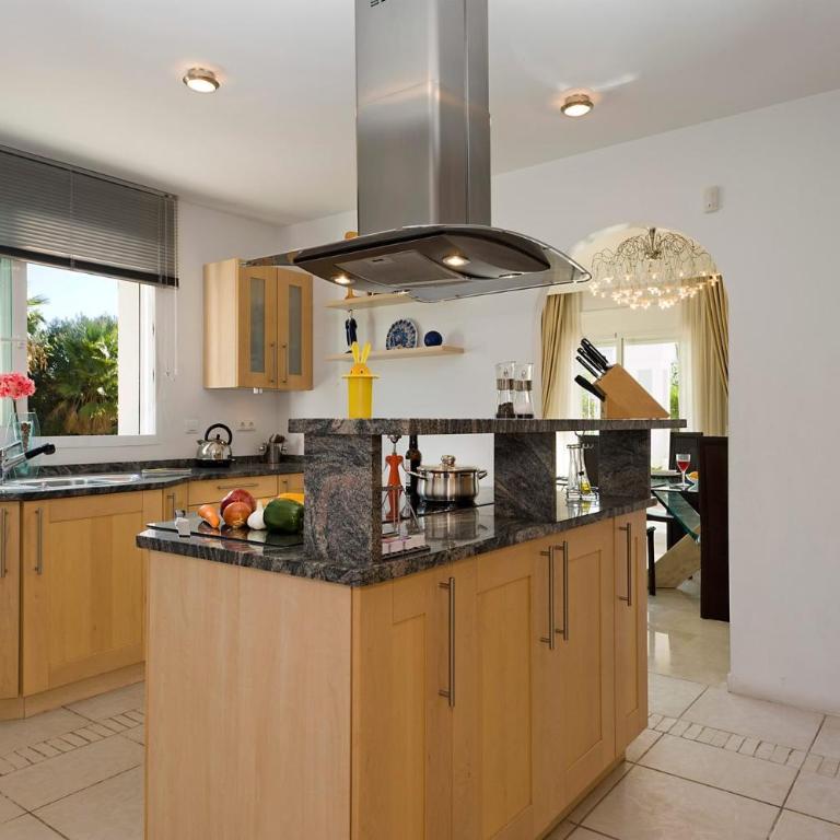 Villa Miraflores Sol by Villa Plus - Villa - 13