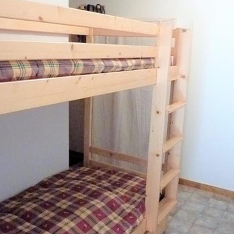 Appartement 2 pièces avec balcon, parking - Secteur calme - Appartement 1 Chambre - 14