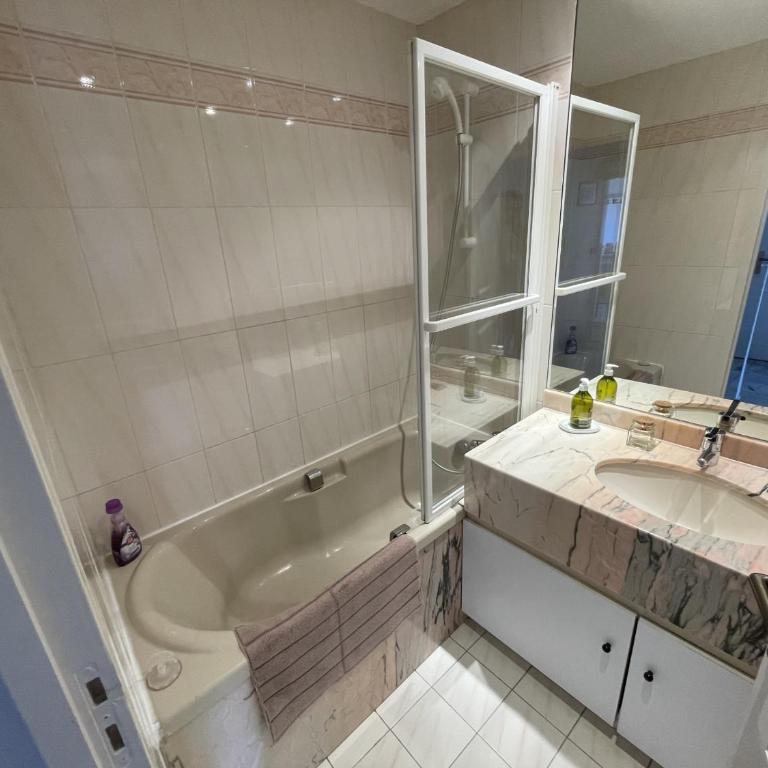 Bel appartement T2 à deux pas des plages, avec parking et garage - FR-1-474-212 - Appartement - 9