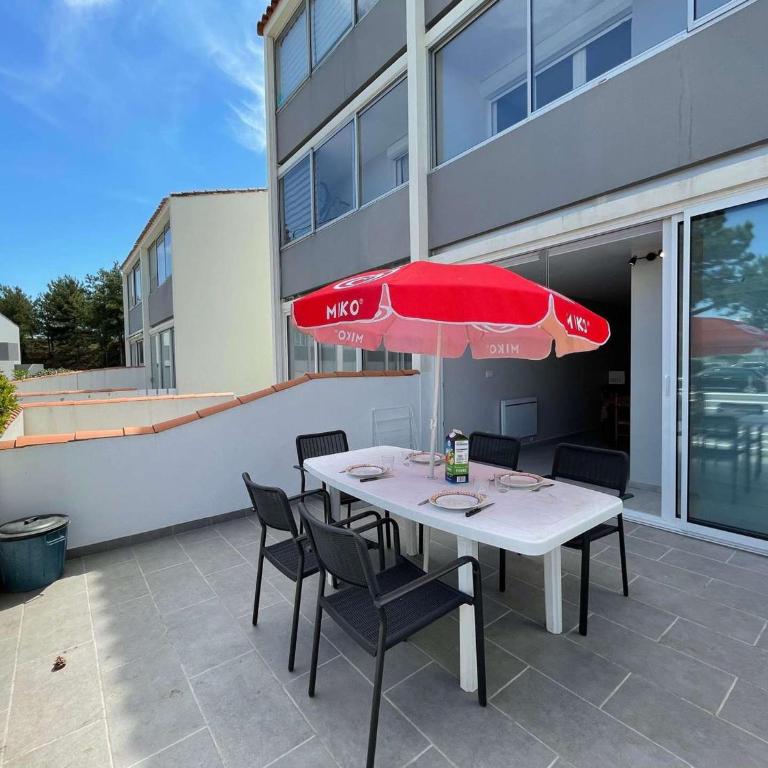 Appartement rénové 2 pièces, terrasse, parking privé, proche plage et commerces - FR-1-224C-192 - Apartment - 11