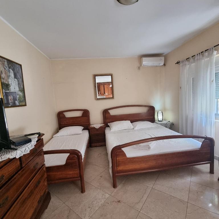 Apartment on the shore of the bay of Kotor with free Wi-Fi - One-Bedroom Apartment - 11