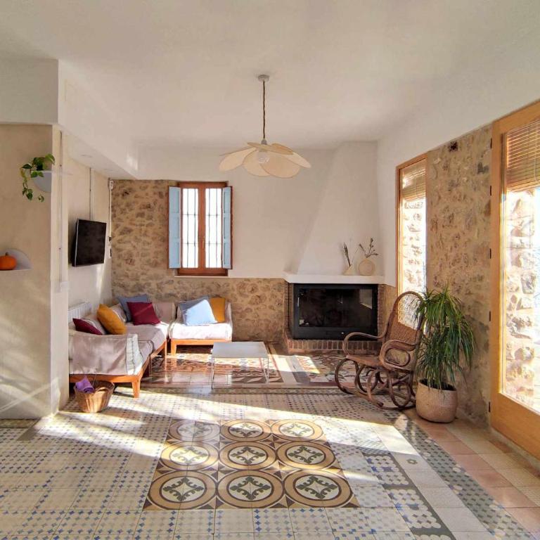 Villa Serrano, La casa rural de los mil suelos - Four-Bedroom House - 1