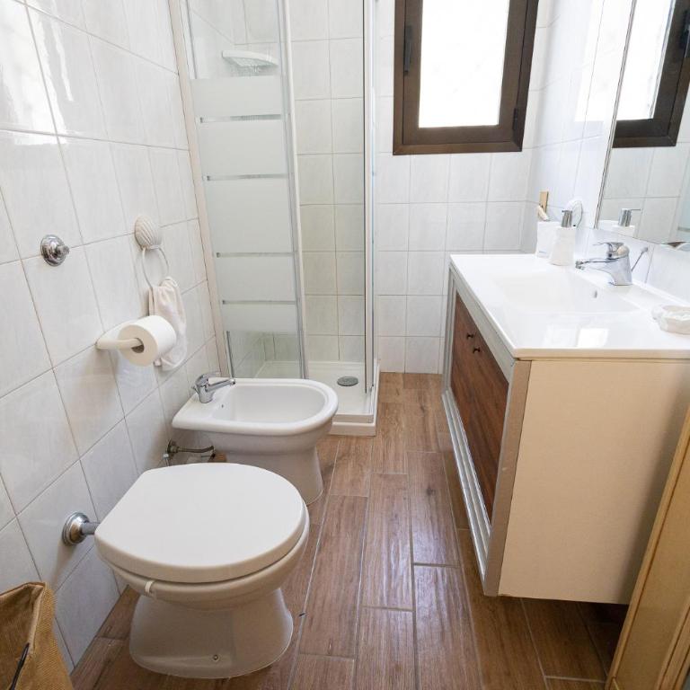 Leo House - Two-Bedroom House - 33