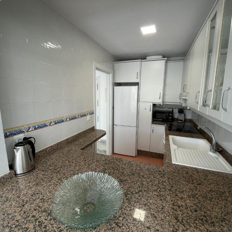 Beautiful 1 bedroom south facing apartment - Apartment with Balcony - 25