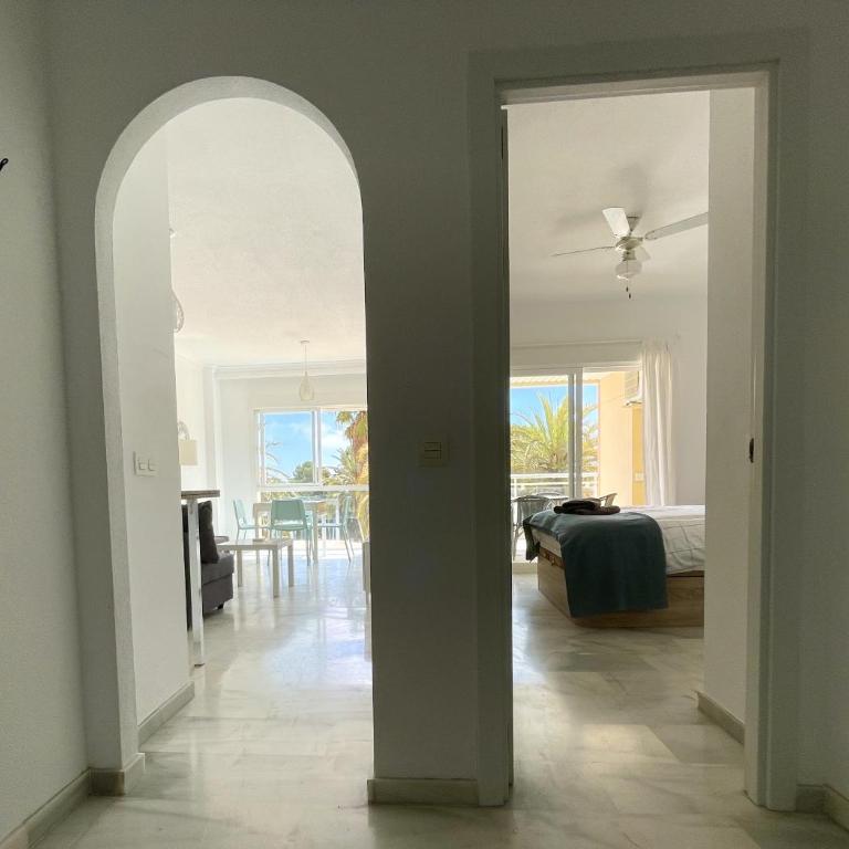Beautiful 1 bedroom south facing apartment - Apartment with Balcony - 7