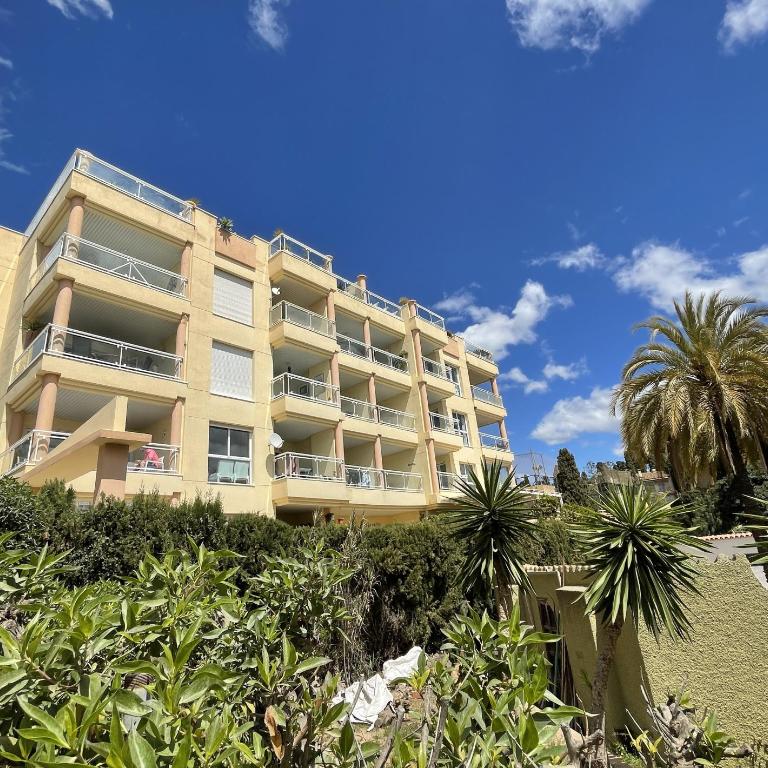 Beautiful 1 bedroom south facing apartment - Apartment with Balcony - 19