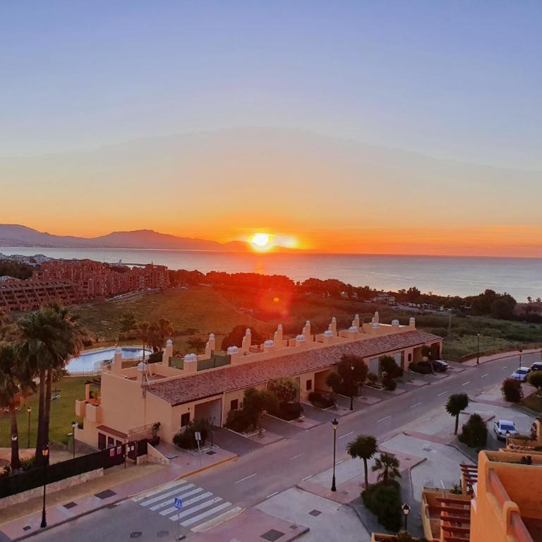 3 Bed Penthouse - Sleeps 8 - Pool - Sea View - Apartamento - 3