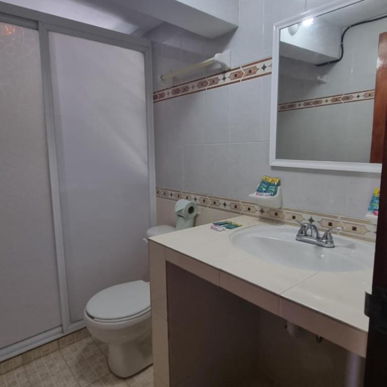 A una calle del ado 5ta avenida - Basic Triple Room - 9