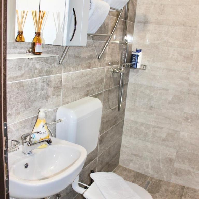 Becar Pyramid Rooms - Dvokrevetna Soba sa Bračnim Krevetom i Sopstvenim Kupatilom - 1