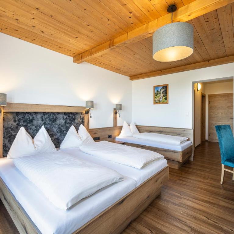 Berggasthof Höllenstein - Dreibettzimmer - 2
